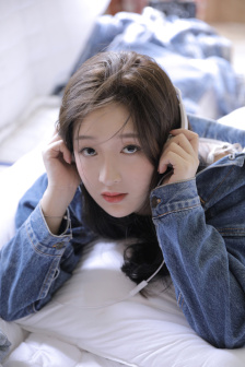 皮包上撒了乳液怎么办